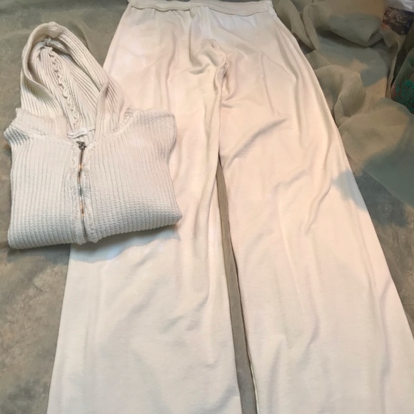 YOGI Other - 2-pc. Yogi brand Tie-dye/bleach Distressed Set